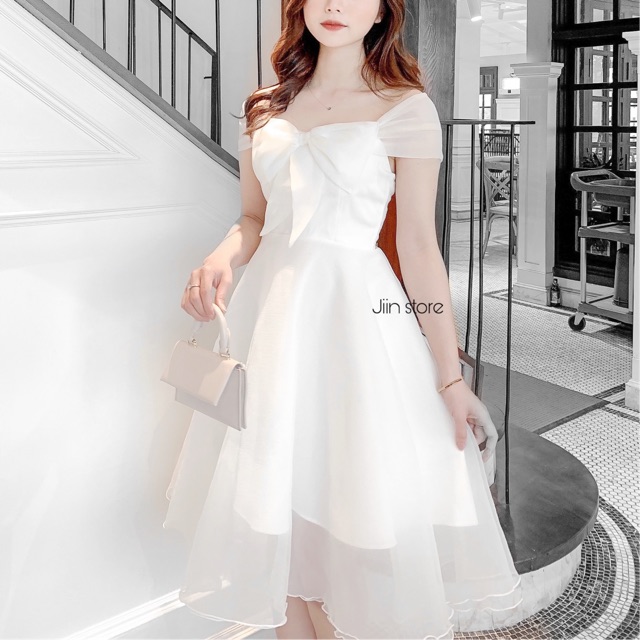 Váy trễ nơ ngực