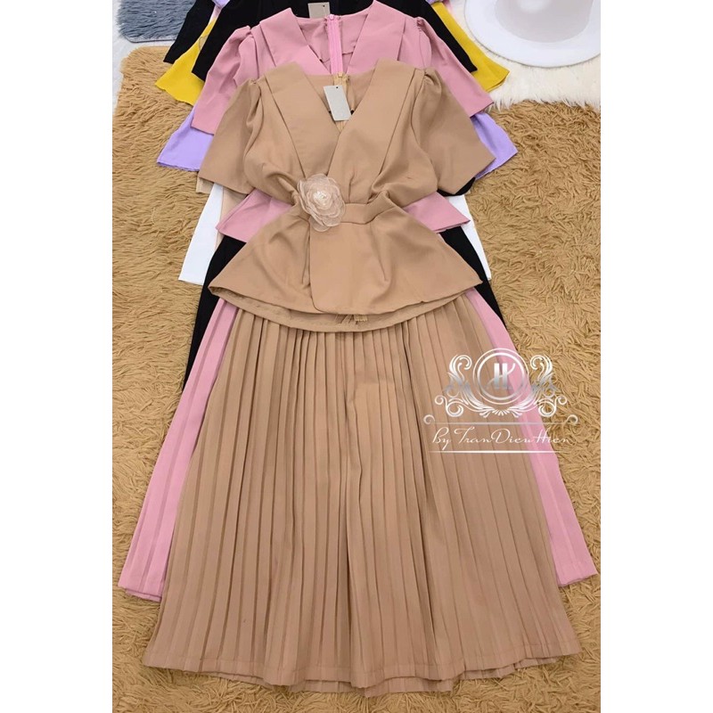 Sét áo cổ đắp chéo chân váy dập ly | BigBuy360 - bigbuy360.vn