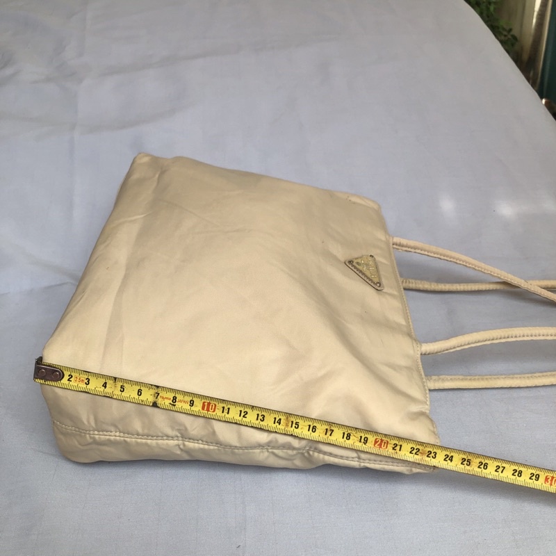 Túi chuẩn si. Túi qua sử dụng. Khách vui lòng xem hình nếu muốn biết thêm thông tin sản phẩm mời khách vô chat. Thanks .