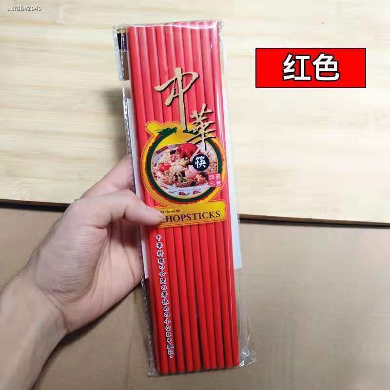 bài báo cưới màu đỏ cho sinh nhật và hôn nhân đôi đũa nhà cầm bàn tay đỏ, hy sinh đũa