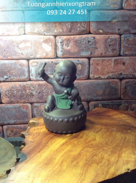 4 chú tiểu đánh đàn