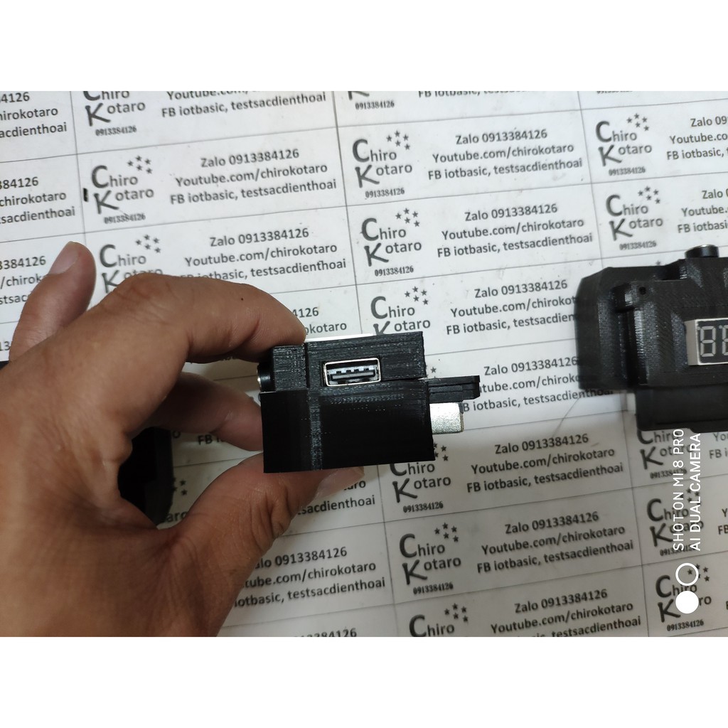 Bộ đế sạc và theo dõi điện áp pin Makita cài 12, 14.4, 18V kèm nguồn dự phòng điện thoại