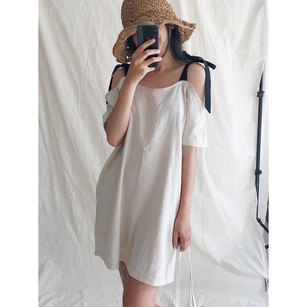 Đầm bẹt vai Dây đen