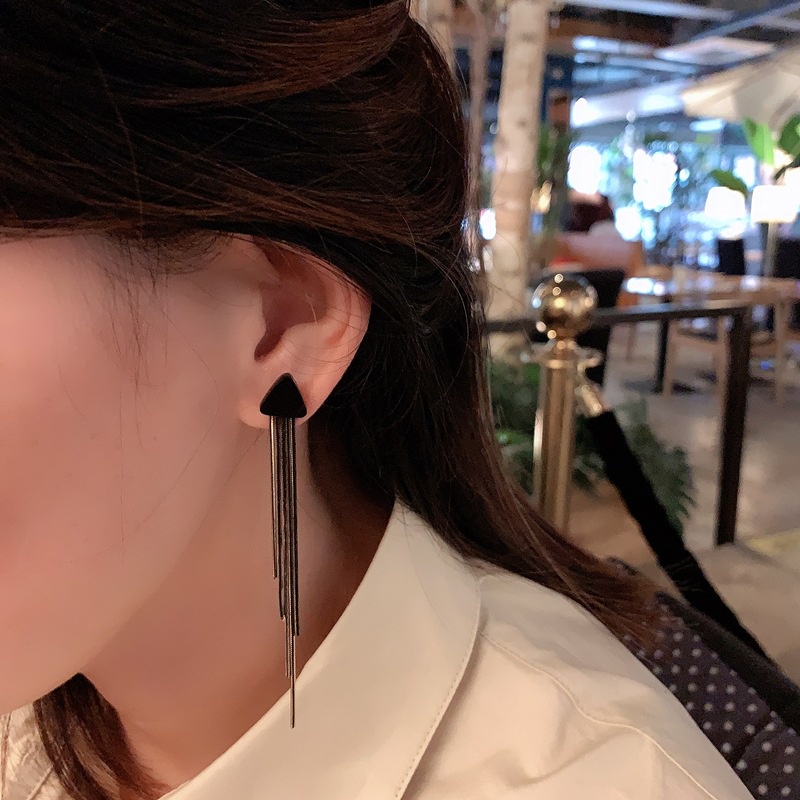 Bông tai tam giác đen tua dài nấm bạch tuột
