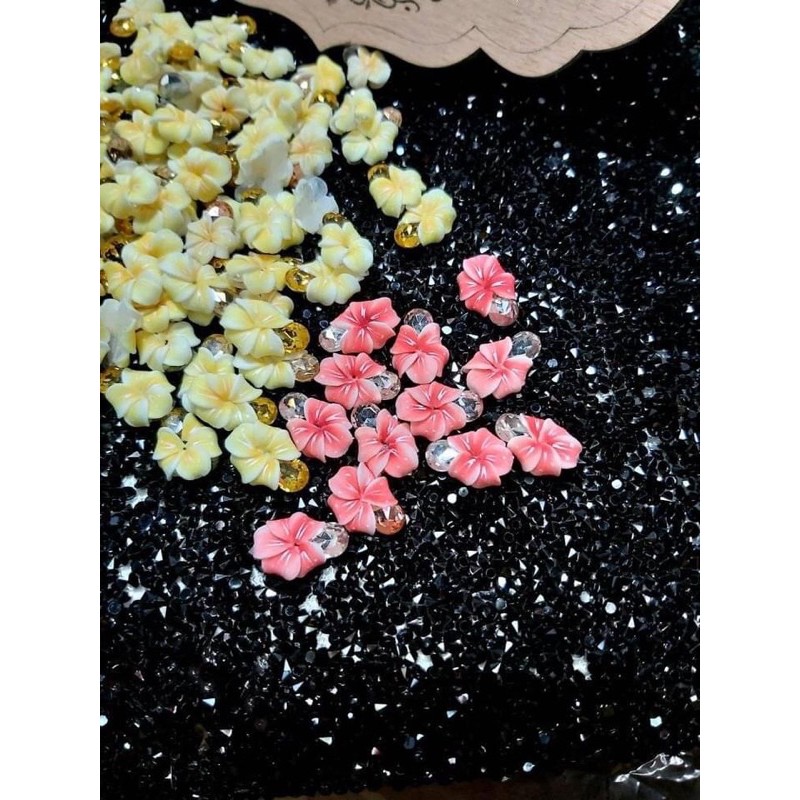 Hoa bột nail - hoa ly ôm đá giá rẻ SHOP HUYEN ANH