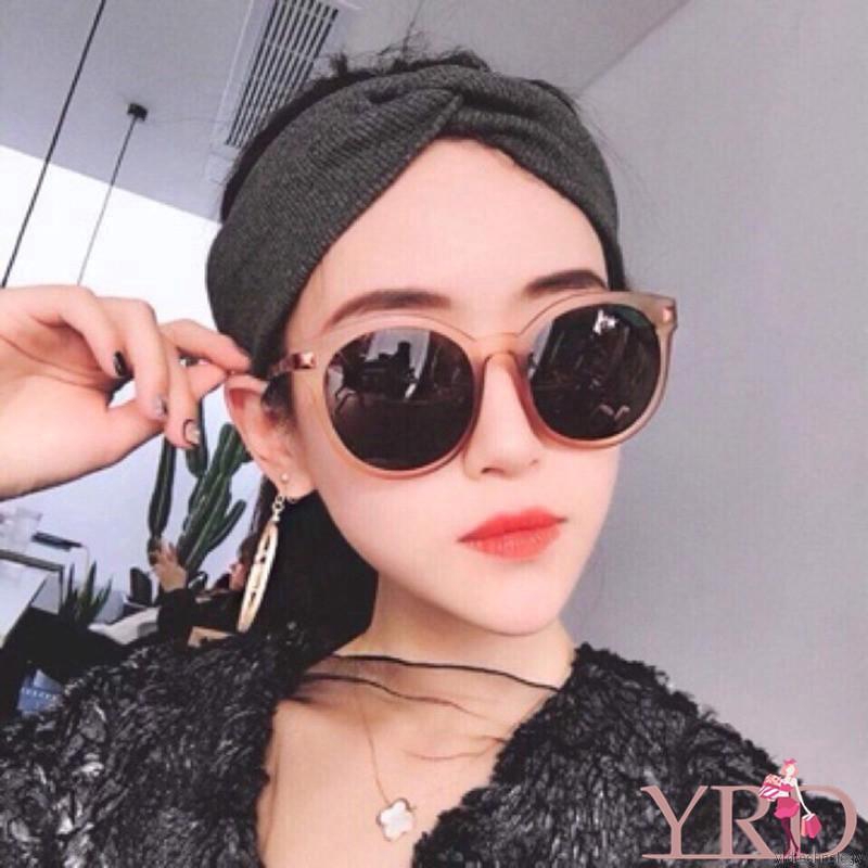 Kính mát nữ gọng tròn phong cách retro | BigBuy360 - bigbuy360.vn