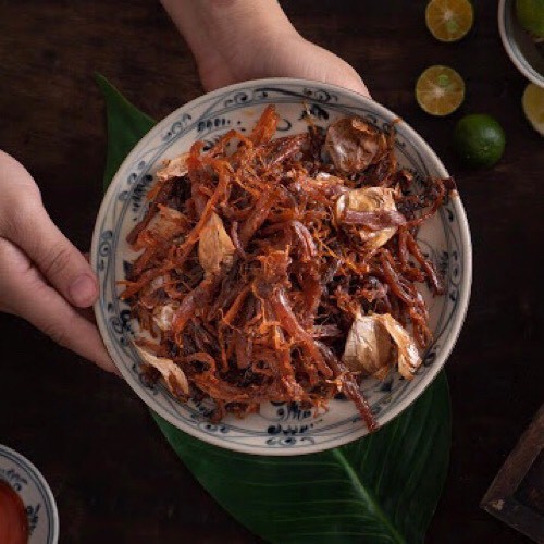 THỊT BÒ KHÔ ƯỚT TỎI - BÒ SỢI ƯỚT TỎI TATA Food loại đặc biệt Gói 200g | BigBuy360 - bigbuy360.vn