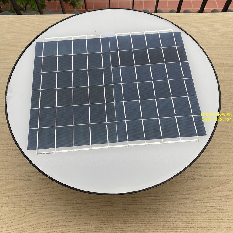 Đèn năng lượng mặt trời ánh sáng vàng, công suất 300w, hình mâm tròn cao cấp
