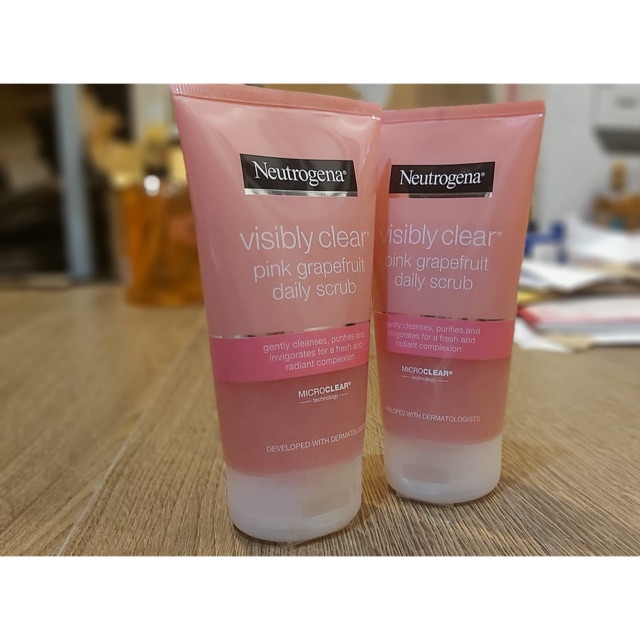 Sữa Rửa Mặt Neutrogena Visibly Clear Pink Grapefruit