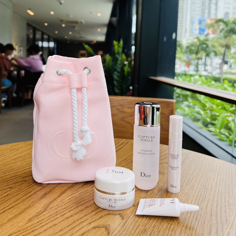 Set Dior Capture Totale 4 món kèm túi mỹ phẩm hãng mùa mới