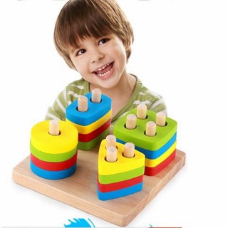 Giáo cụ Montessori xếp hình 4 cột cho bé học hình học