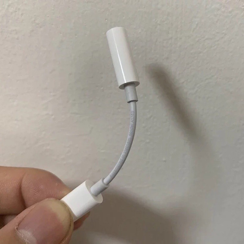 Jack chuyển tai nghe Apple từ cổng Lightning sang cổng 3,5mm (Lightning to 3.5mm Headphone Jack Adapter)