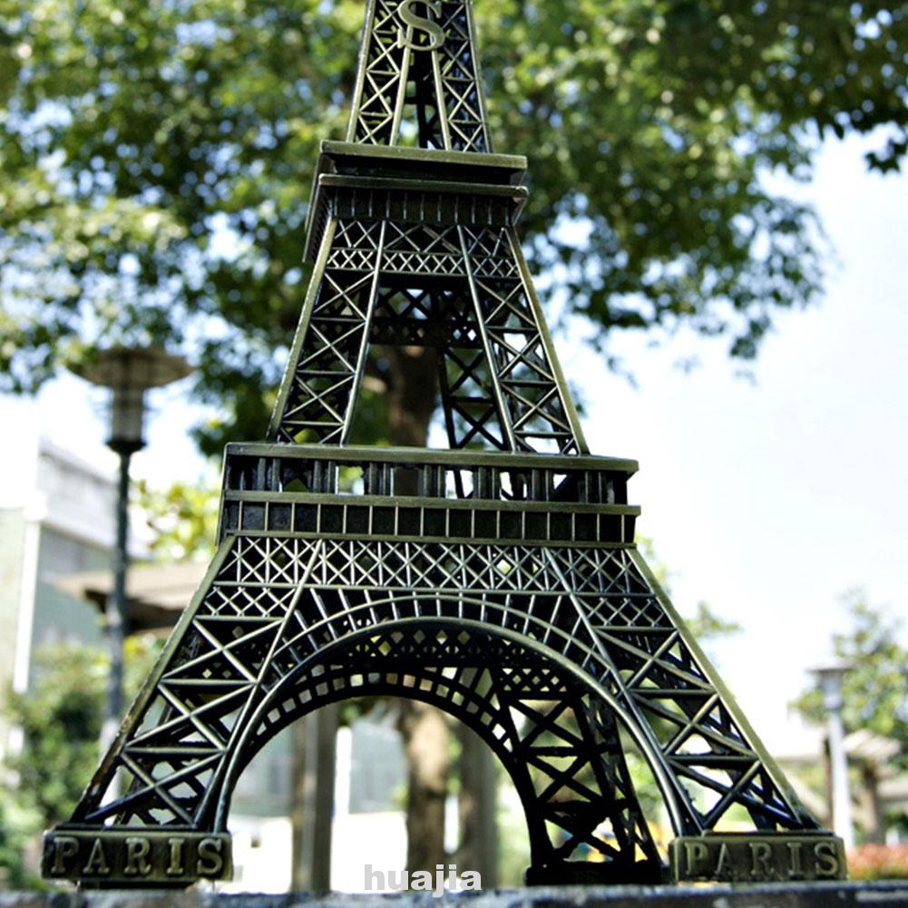 Tháp Eiffel Trang Trí Phòng Khách Độc Đáo