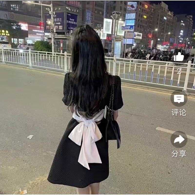 Đầm cổ vuông hở lưng cột nơ eo