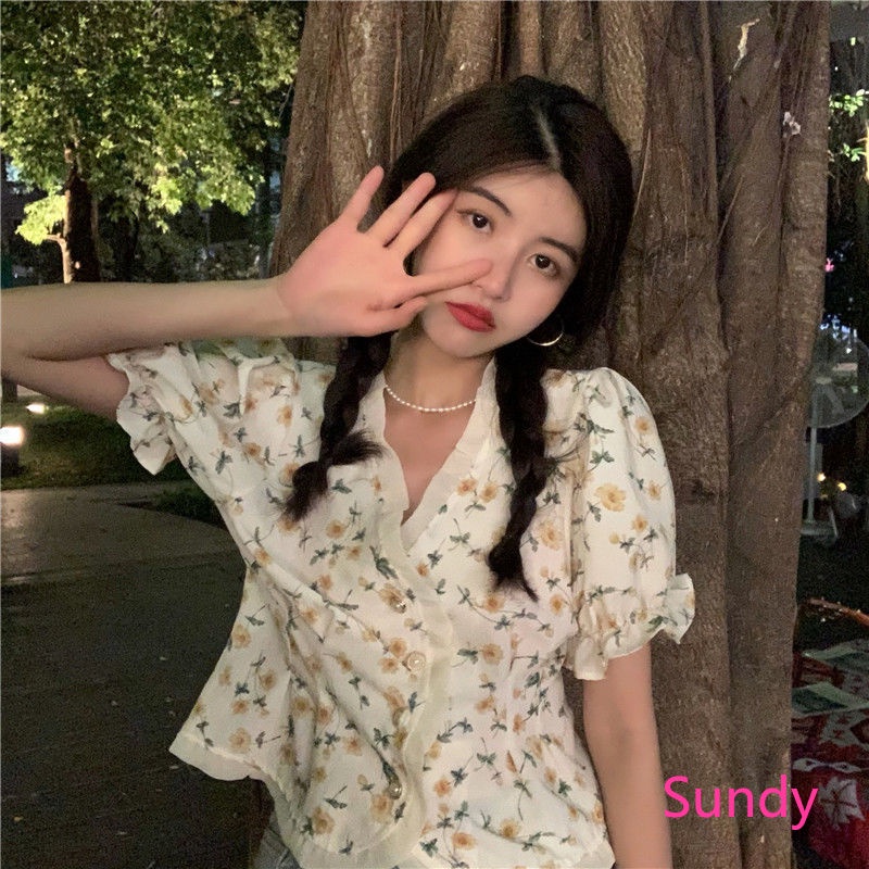 Áo croptop họa tiết hoa thiết kế thanh lịch cho nữ