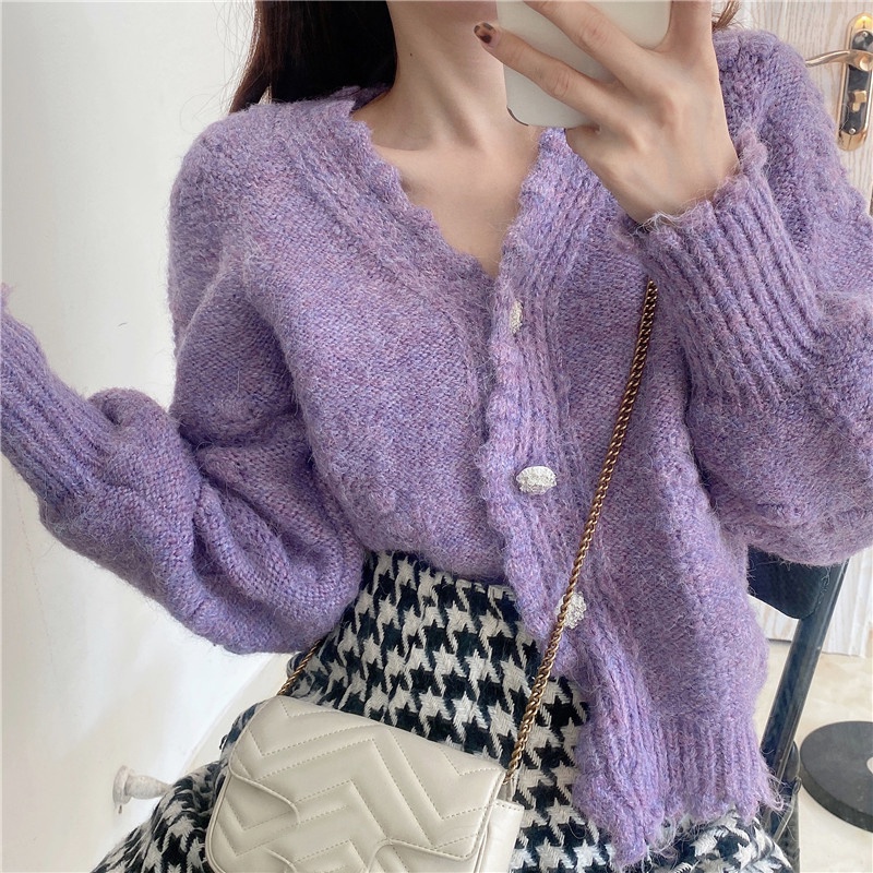 Áo len croptop màu tím nút đá lấp lánh