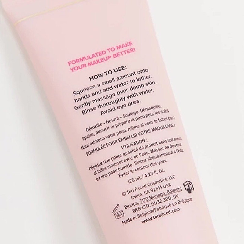 Sữa rửa mặt có công dụng tẩy trang, tẩy makeup HANGOVER WASH THE DAY AWAY TOO FACED