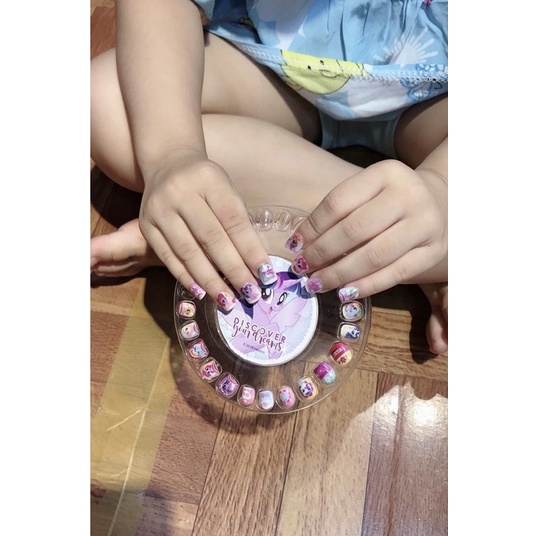 Bộ Sticker Dán Trang Trí Móng Tay Xinh Xắn Cho Bé