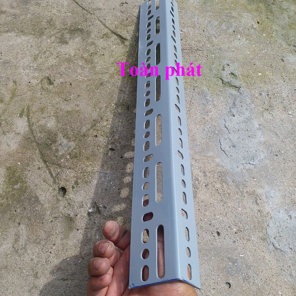 Cây 20cm ( 1.8ly) - Cây sắt V lỗ 4 x 6 cm màu xám ghi