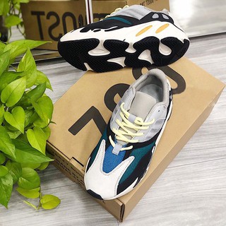 Giày YZ 700 cá mập xanh