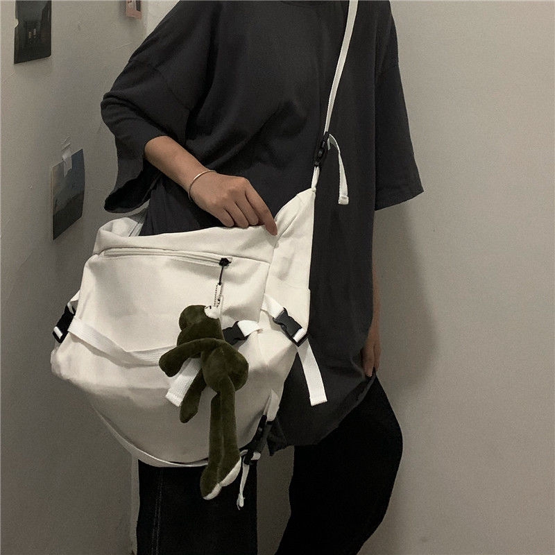 Túi đeo chéo chất liệu canvas phong cách thể thao năng động