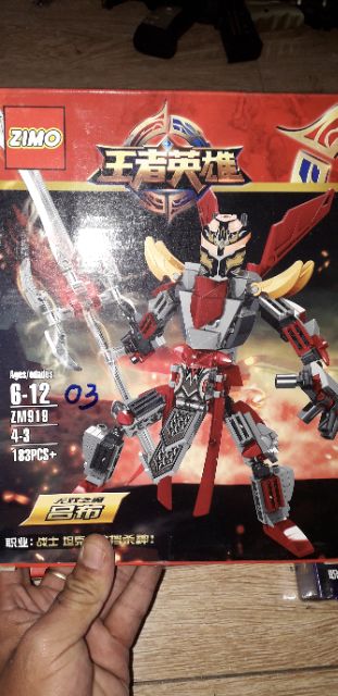 Lắp ráp 1 hộp LegoHiệp Sĩ 919 có trên 170 chi tiết