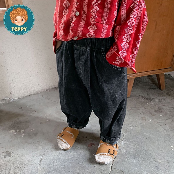 Quần jeans cho bé phối túi sọc