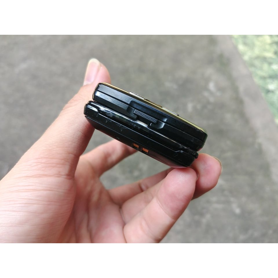 Điện thoại Fujitsu F-04B màu đen