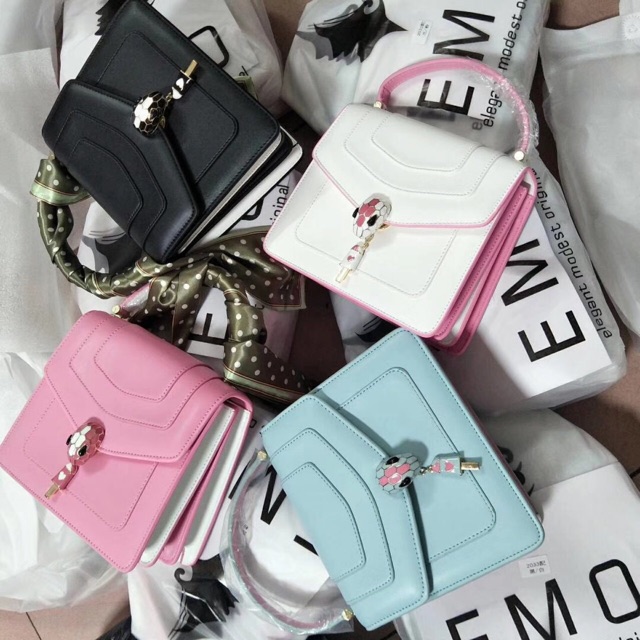 Túi Emo đầu rắn có sẵn 4 mầu . Kèm khăn siêu xinh