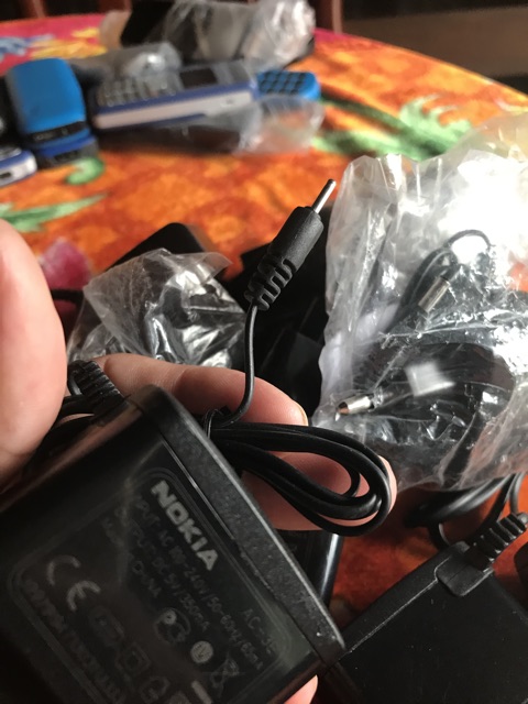 Sạc nokia chui lớn nhỏ