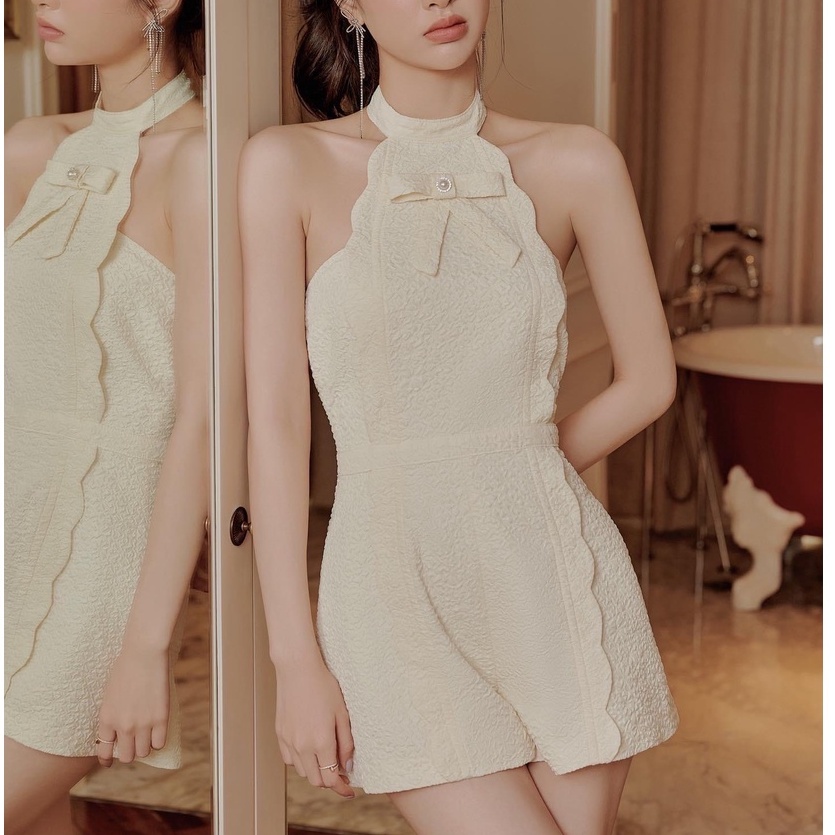 Jumpsuit ngắn đi tiệc thiết kế cổ yếm, hở lưng sang chảnh