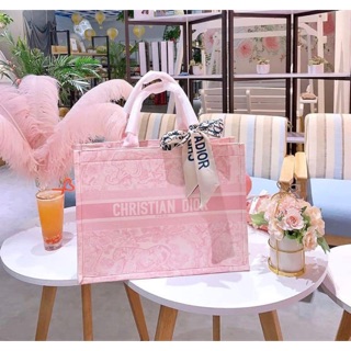 Túi dior du lịch book tote hồng thổ cẩm cực xinh
