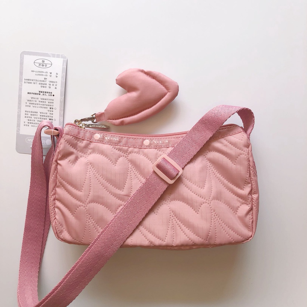 Hàng Mới Về Túi Đeo Chéo Vai Họa Tiết Dập Nổi Trái Tim Màu Hồng Thời Trang LeSportsac LeSportsac LeSportsac 2