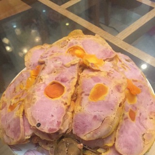 Gà nhồi dăm bông trứng muối