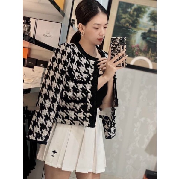 Chân váy xếp ly thêu ong hàng QC