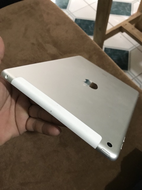 iPad Gen 5 ( 2017 ) wifi 4G - 128G màu trắng | BigBuy360 - bigbuy360.vn