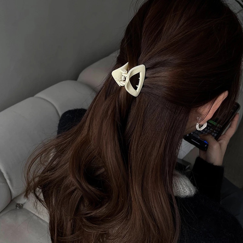 Kẹp Tóc Đuôi Ngựa Hình Tam Giác Bằng Nhựa Phong Cách Cổ Điển Thời Trang