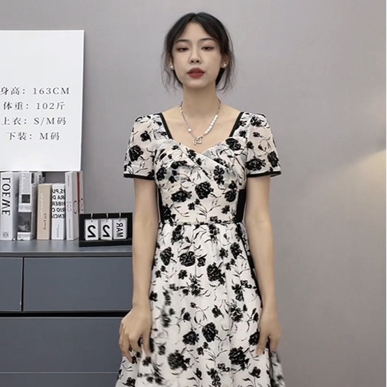 Đầm Hoa Hồng Cổ Vuông Nhấn Eo Xinh Xắn Dành Cho Nữ