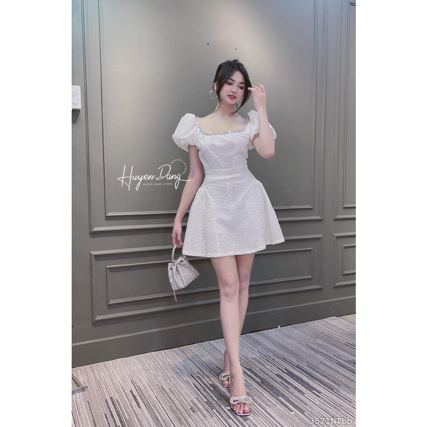 ĐẦM GẤM ĐÍNH ĐÁ CỔ XÒE NHẸ