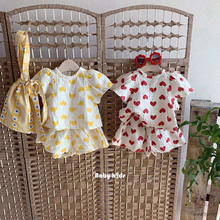 Set Áo Thun Tay Ngắn &amp; Quần Short In Hình Trái Tim Cho Bé Gái