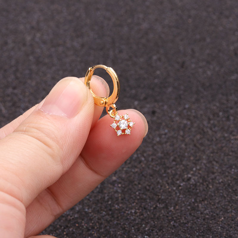 Một khuyên tai vòng đính đá zircon nhỏ tinh xảo nữ tính thanh lịch