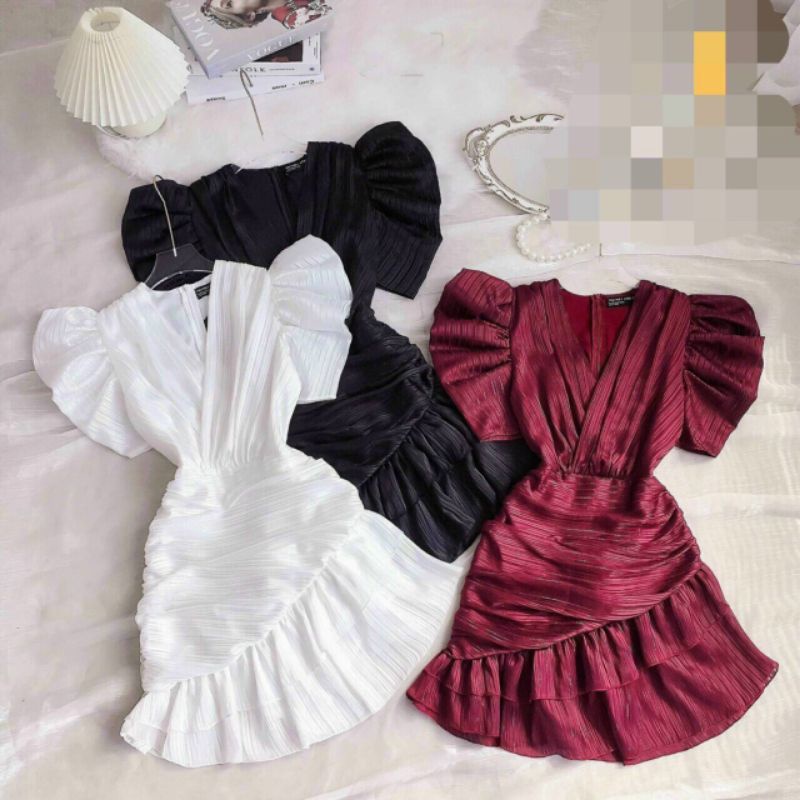 Đầm cổ tim tay phồng đắp chéo.