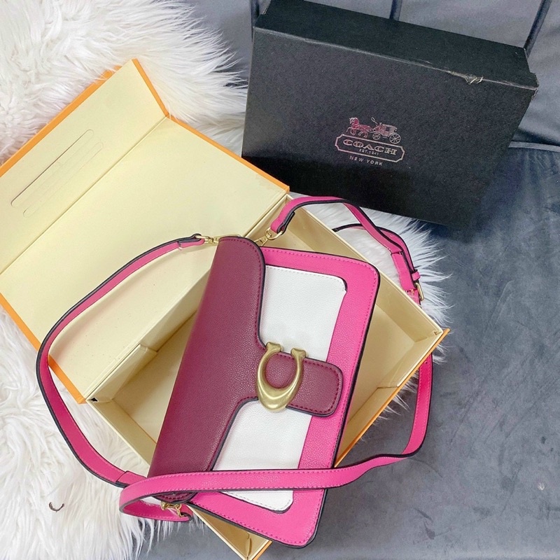 Túi Coach hot hit trong phim Penthouse