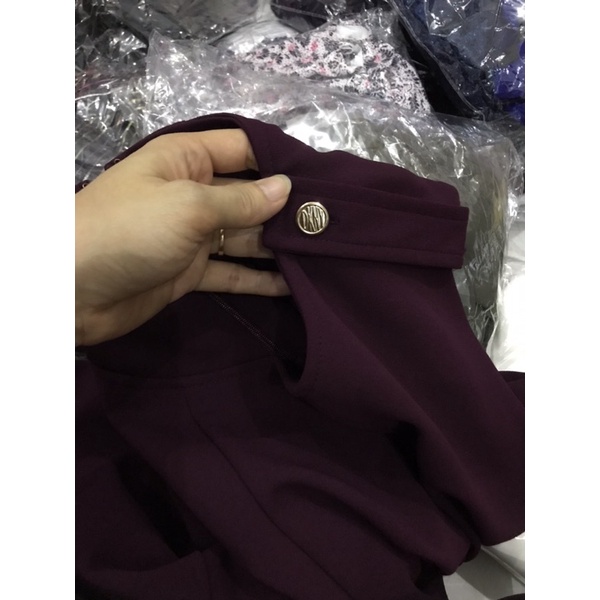 Đầm DKNY dư xịn từng cái nút