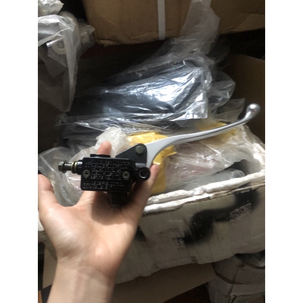 Cụm tay phanh dầu xe điện vespa chính hãng có lỗ gương