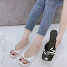 Mình chỉ chụp đc mỗi 1 ảnh đầu thôi, vì gửi hàng về quê cho mẹ trang trí lớp. Xốp mỏng dễ hư, dán keo không chắc lắm, khi mình mở có mấy bông hoa bị rơi ra. Mình đã dán keo 2 mặt lại, nhìn chung vẫn ok ạ. Sợ trời gió to dễ dứt í. Mong là dùng được lâu. Xin lỗi vì video và vài ảnh spam