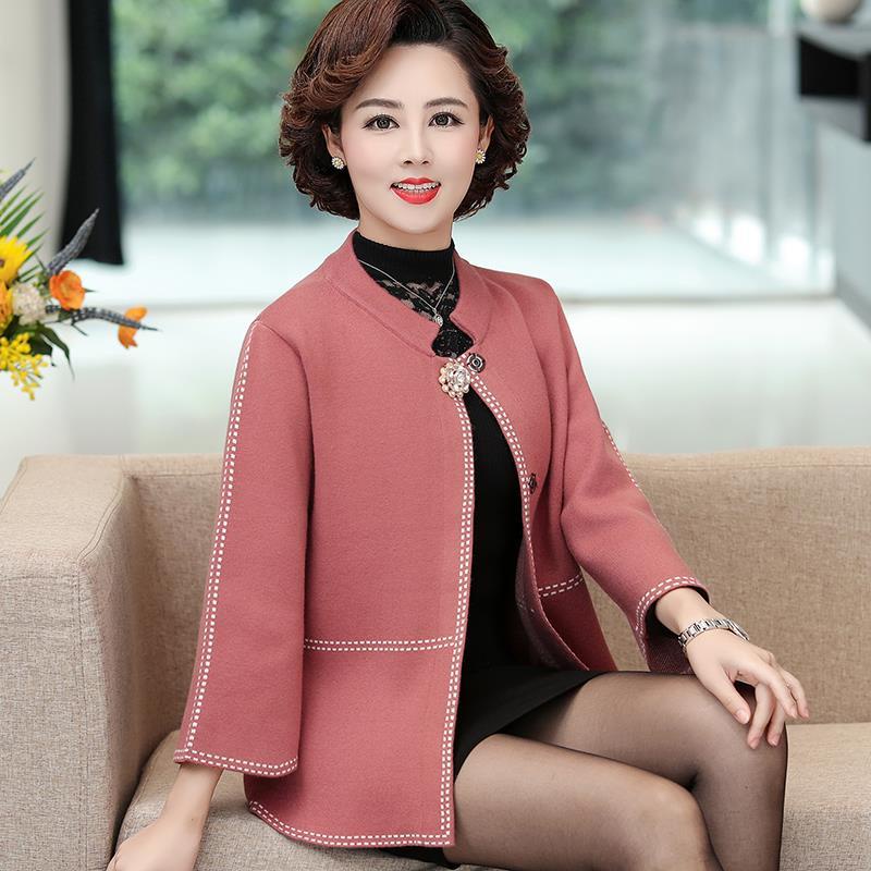 Áo khoác ngắn mùa xuân và thu của phụ nữ trung niên cao tuổi dệt kim mẹ mới | BigBuy360 - bigbuy360.vn