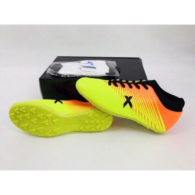 GIÀY ĐÁ BÓNG SÂN CỎ NHÂN TẠO -KÈM TẤT -KHÂU ĐẾ 100% ĐẾ CAO SU SIÊU BỀN