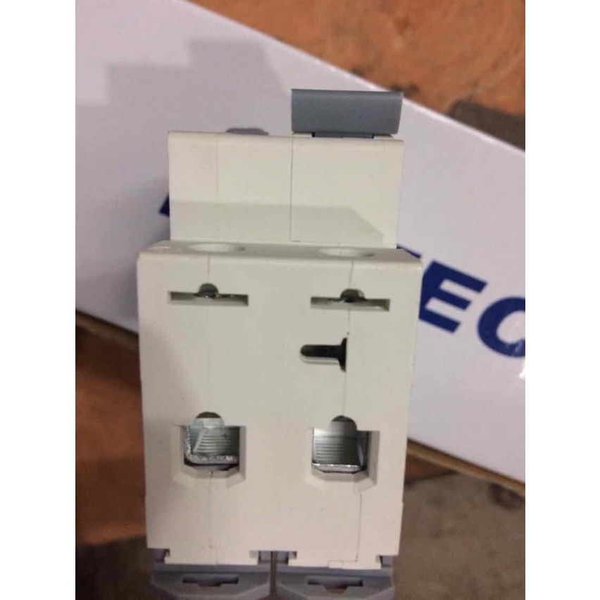 CB Cầu dao chống giật 2p 32A 40A 50A 63A Motec