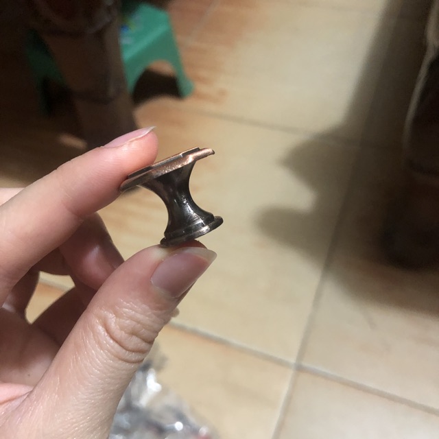 Núm tủ đồng tặng kèm vít